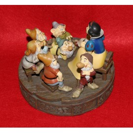 Disney Snow White & Seven Dwarfs 2000 Pin Box Markrita Statue