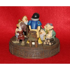 Disney Snow White & Seven Dwarfs 2000 Pin Box Markrita Statue