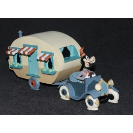 Disney Mickey Mouse Goofy Camping Trailer Demons & Merveilles Statue