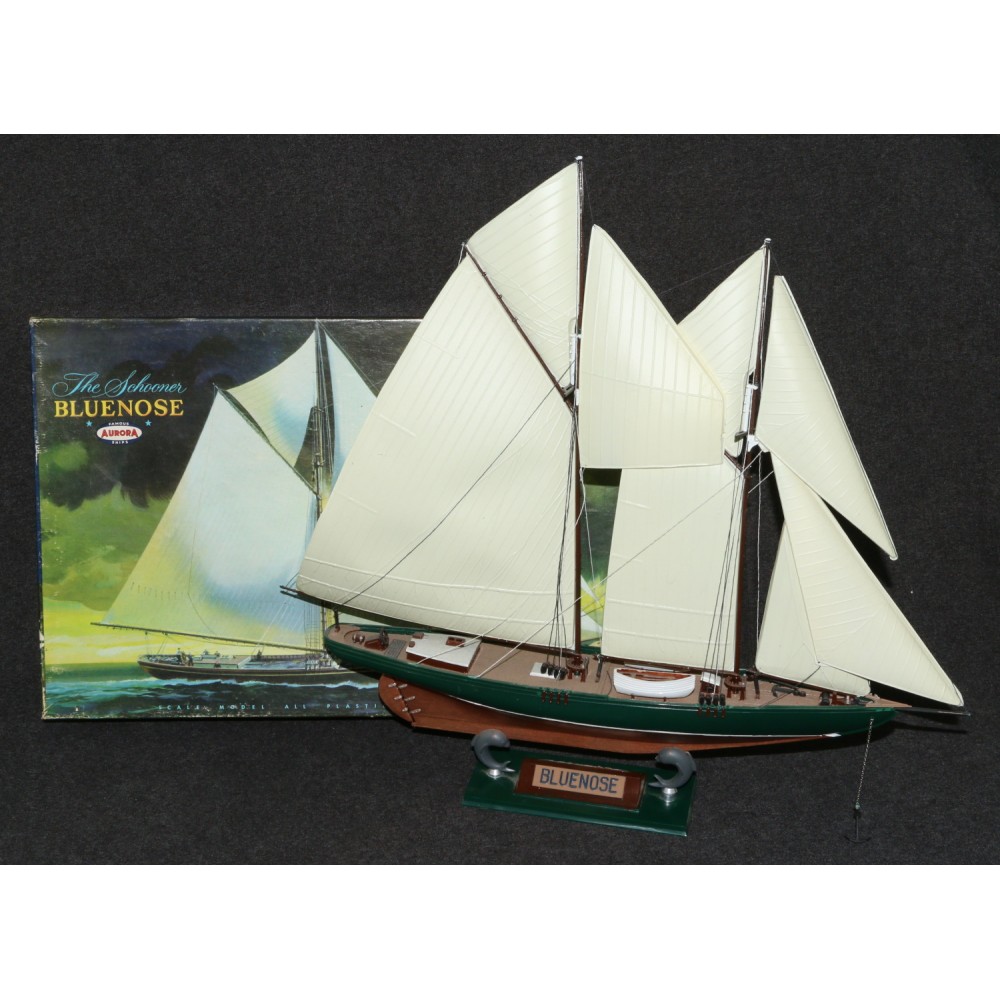 Aurora Model Kit Navy Ship Built Up 1957 The Schooner Bluenose 1/124 w Box