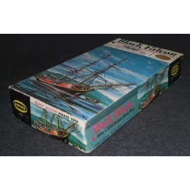 Aurora Model Kit Navy Ship 1964 Black Falcon Sailing Pirate MIB