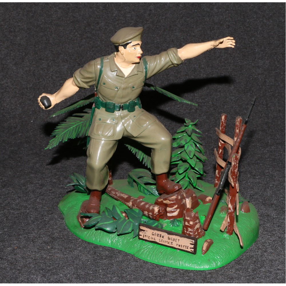 Aurora Model Built Up 1966 Green Beret All Original Nice