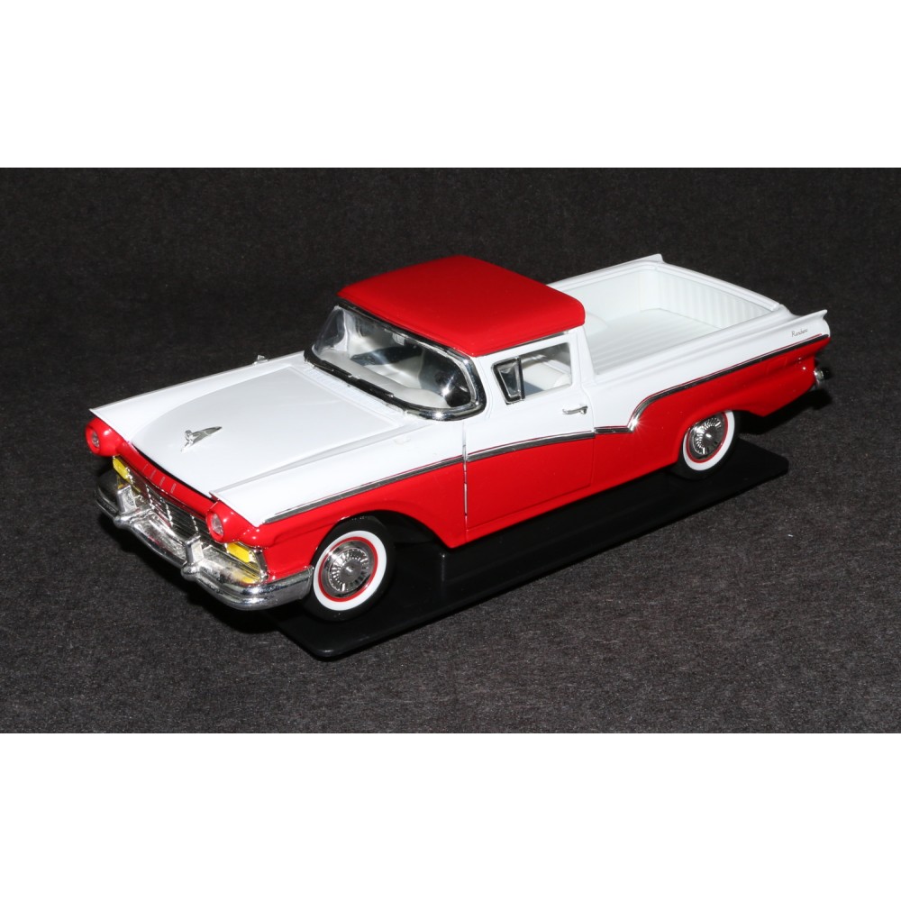 Road Signature Ford Ranchero 1957 Red / White 1/18 Scale Die Cast Car