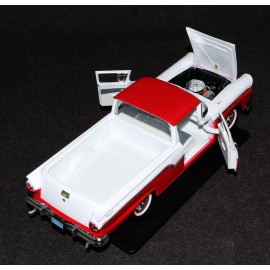 Road Signature Ford Ranchero 1957 Red / White 1/18 Scale Die Cast Car